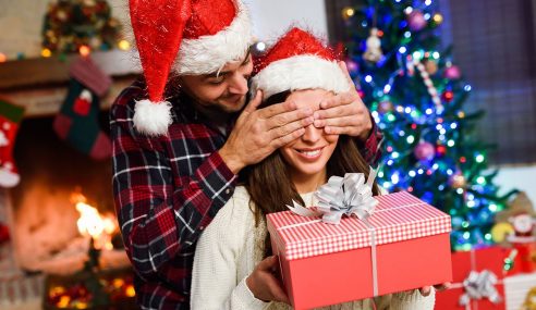 Regali di Natale 2020: Consigli su Cosa Regalare alla Propria Fidanzata